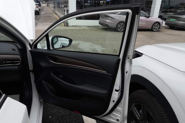 Used GAC Trumpchi GA6 2022 270T Automatic Luxury Edition Right Front Door Interior