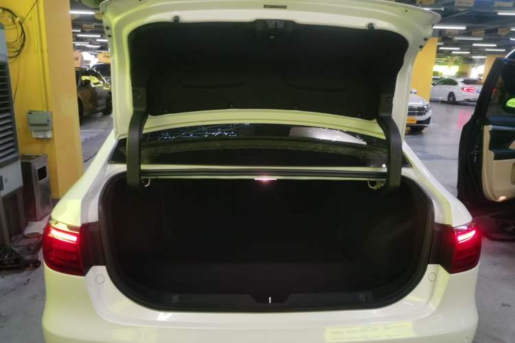 Used GAC Trumpchi GA6 2022 270T Automatic Elite Edition Trunk