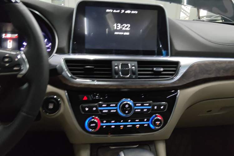 Used GAC Trumpchi GA8 2016 320T Luxury Edition Audio And AC Panel