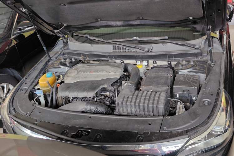 Used GAC Trumpchi GA8 2016 320T Luxury Edition Engine Bay