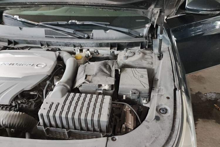 Used GAC Trumpchi GA8 2016 320T Luxury Edition Engine Bay Left