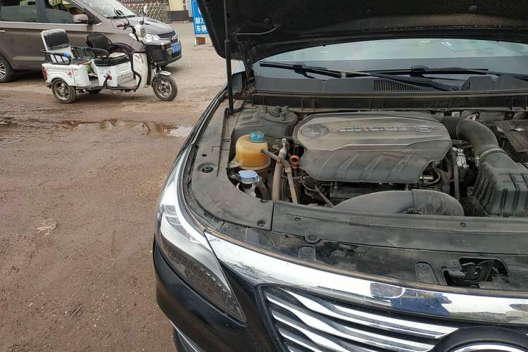 Used GAC Trumpchi GA8 2016 320T Luxury Edition Engine Bay Right
