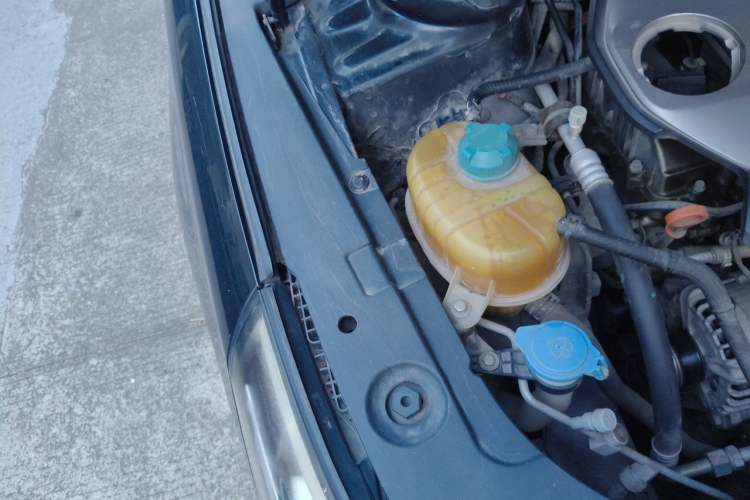 Used GAC Trumpchi GA8 2016 320T Luxury Edition Engine Bay Right