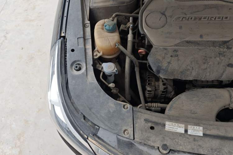 Used GAC Trumpchi GA8 2016 320T Luxury Edition Engine Bay Right