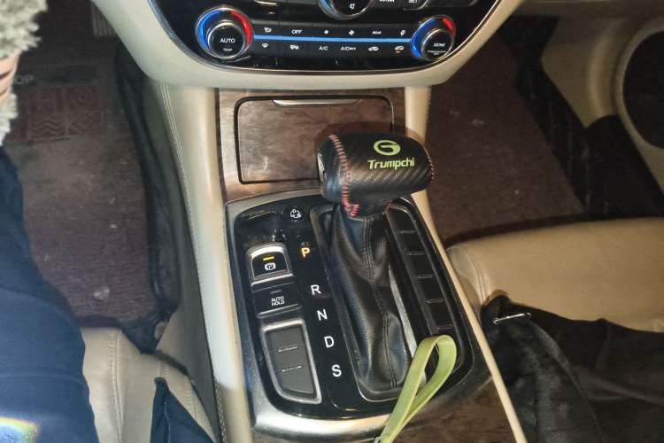 Used GAC Trumpchi GA8 2016 320T Luxury Edition Gear Lever