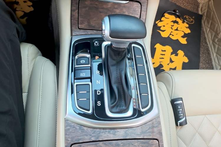 Used GAC Trumpchi GA8 2016 320T Luxury Edition Gear Lever