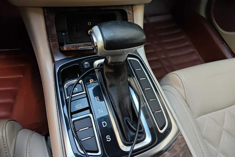 Used GAC Trumpchi GA8 2016 320T Luxury Edition Gear Lever