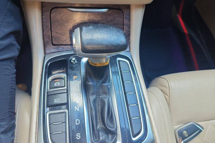 Used GAC Trumpchi GA8 2016 320T Luxury Edition Gear Lever