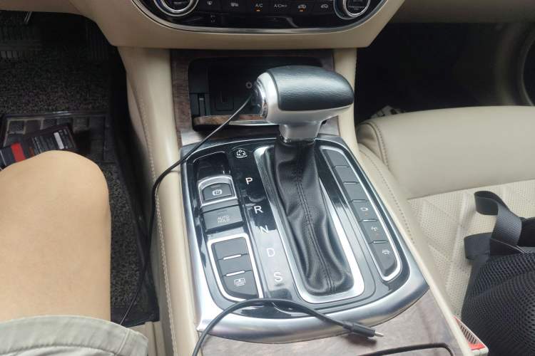 Used GAC Trumpchi GA8 2016 320T Prestige Edition Gear Lever