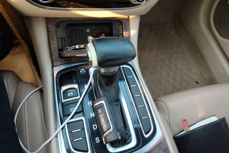 Used GAC Trumpchi GA8 2016 320T Luxury Edition Gear Lever