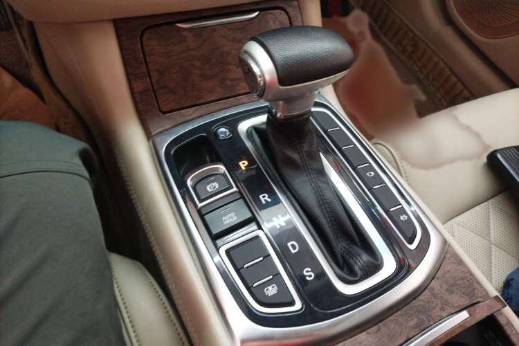 Used GAC Trumpchi GA8 2016 320T Ultimate Edition Gear Lever