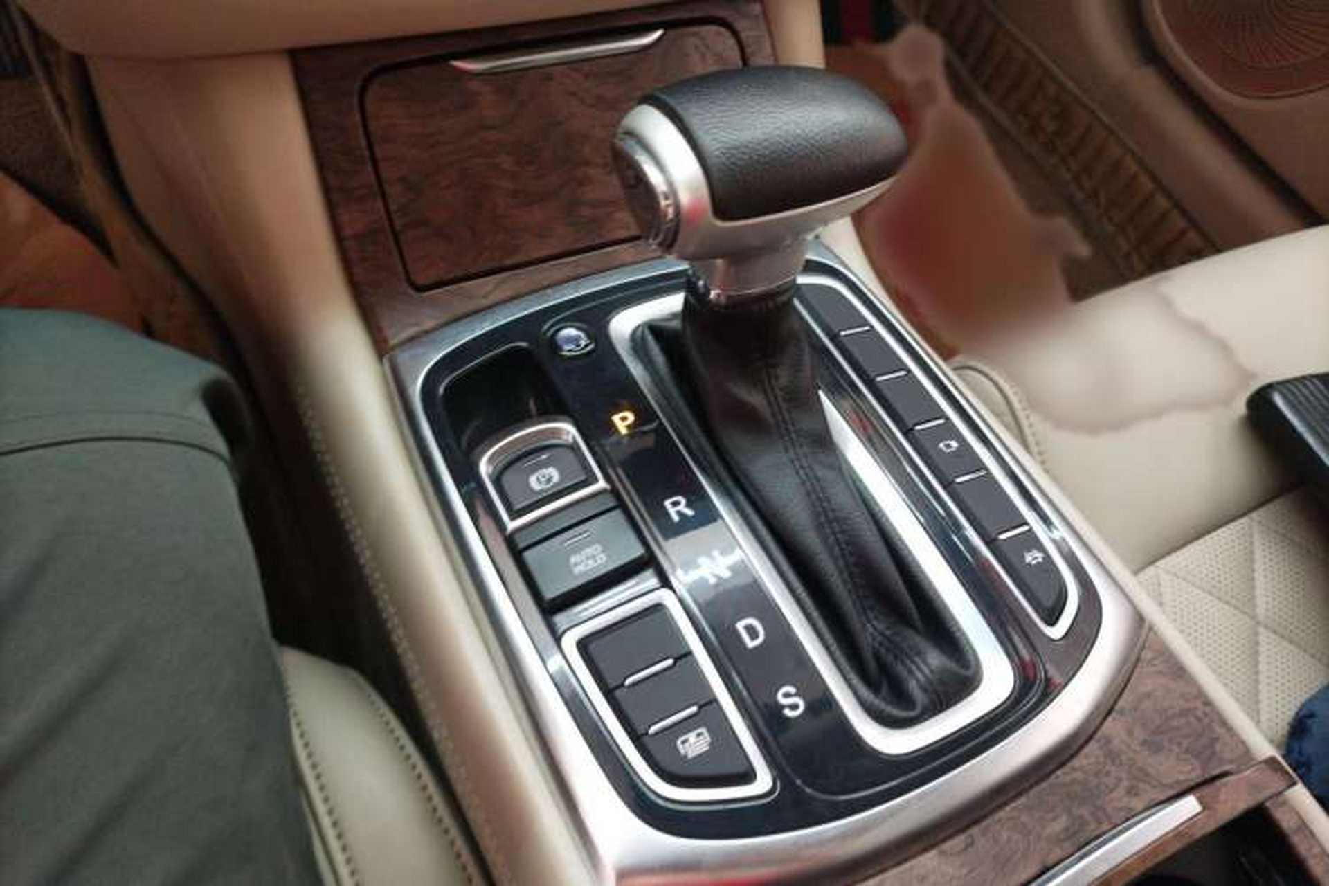 Used GAC Trumpchi GA8 2016 320T Ultimate Edition Gear Lever