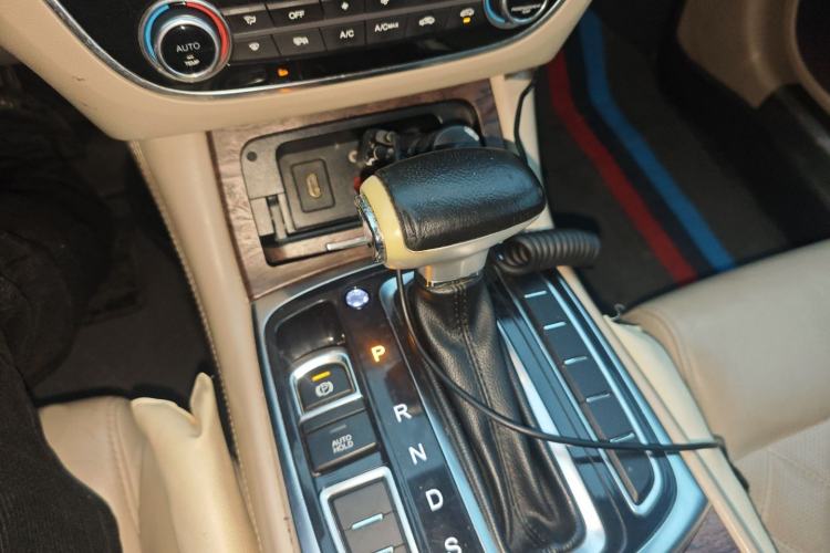 Used GAC Trumpchi GA8 2016 320T Luxury Edition Gear Lever