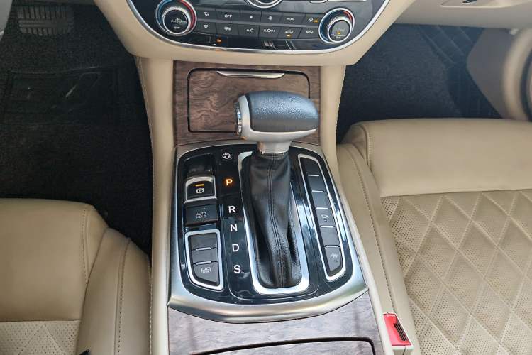 Used GAC Trumpchi GA8 2016 320T Executive Edition Gear Lever