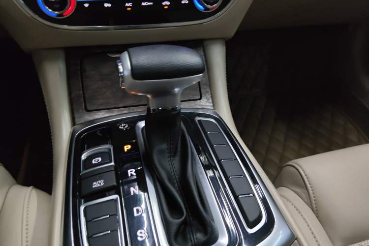 Used GAC Trumpchi GA8 2016 320T Luxury Edition Gear Lever