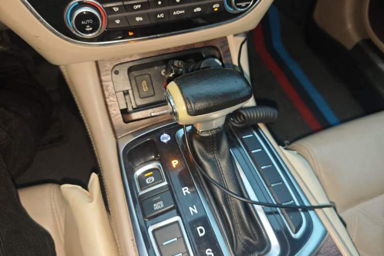 Used GAC Trumpchi GA8 2016 320T Luxury Edition Gear Lever