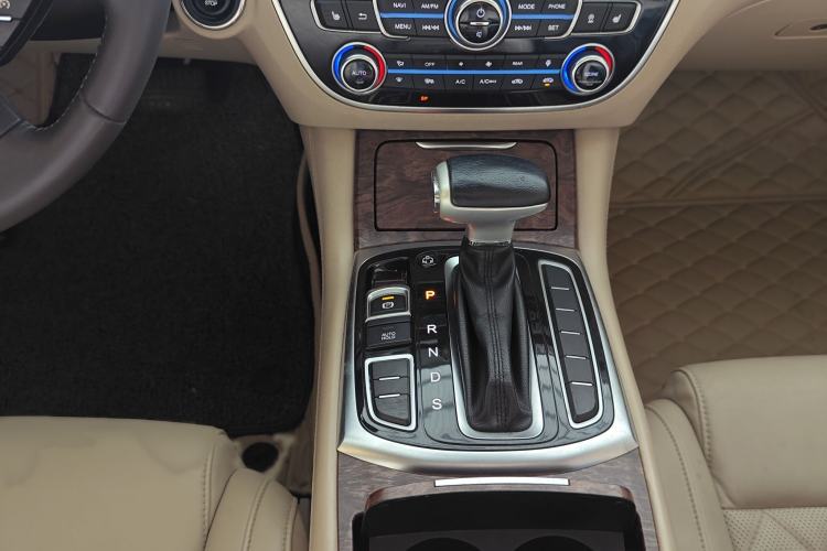 Used GAC Trumpchi GA8 2016 320T Luxury Edition Gear Lever