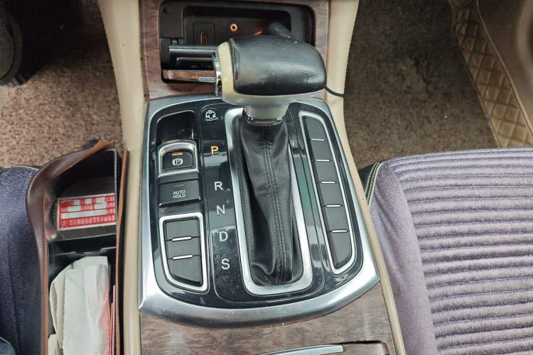 Used GAC Trumpchi GA8 2016 320T Luxury Edition Gear Lever