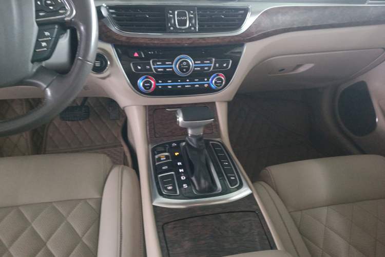 Used GAC Trumpchi GA8 2016 320T Ultimate Edition Gear Lever