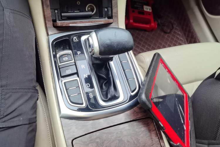 Used GAC Trumpchi GA8 2016 320T Luxury Edition Gear Lever