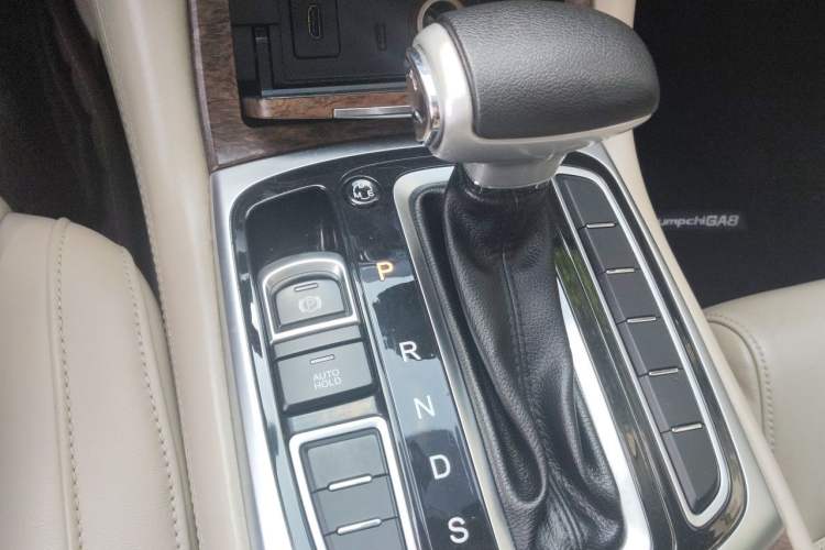 Used GAC Trumpchi GA8 2016 320T Luxury Edition Gear Lever