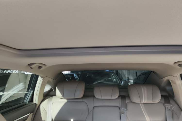 Used GAC Trumpchi GA8 2016 320T Executive Edition Headliner
