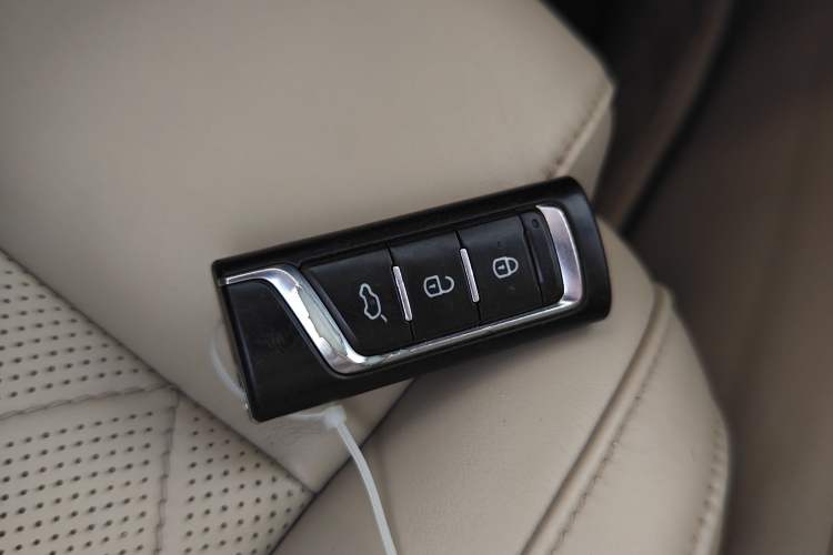 Used GAC Trumpchi GA8 2016 320T Luxury Edition Interior 1