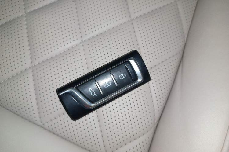 Used GAC Trumpchi GA8 2016 320T Ultimate Edition Interior 1