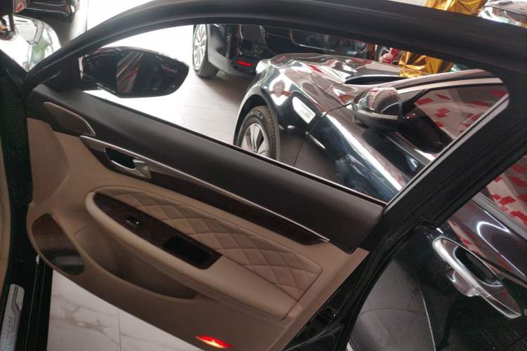Used GAC Trumpchi GA8 2016 320T Ultimate Edition Interior 5