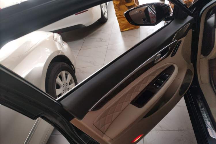 Used GAC Trumpchi GA8 2016 320T Ultimate Edition Interior 7