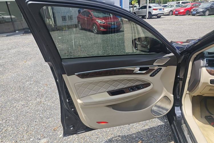 Used GAC Trumpchi GA8 2016 320T Executive Edition Interior 7