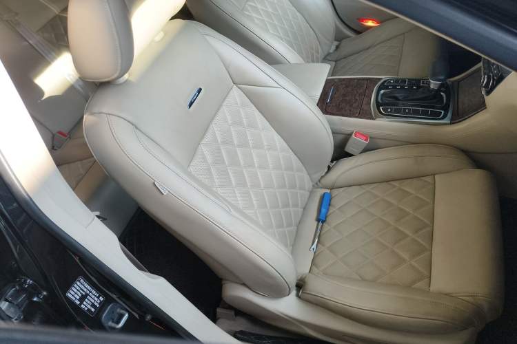 Used GAC Trumpchi GA8 2016 320T Executive Edition Right Front Seat