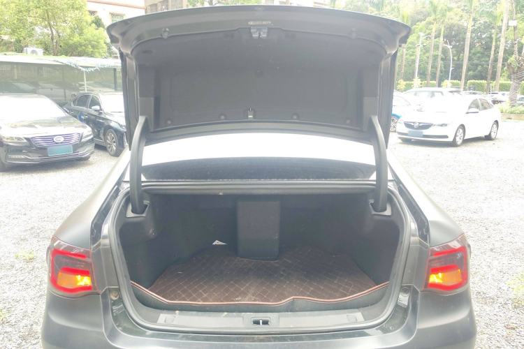Used GAC Trumpchi GA8 2016 320T Prestige Edition Trunk