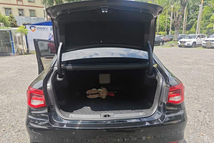 Used GAC Trumpchi GA8 2016 320T Executive Edition Trunk