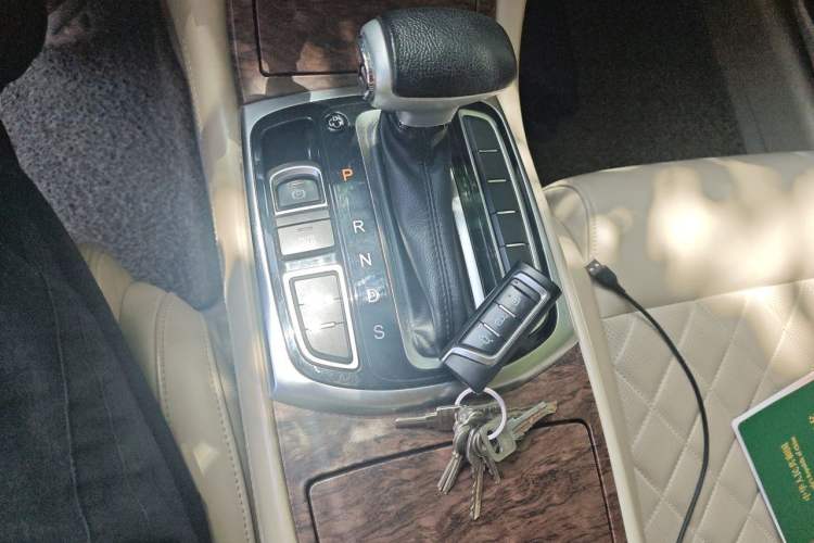 Used GAC Trumpchi GA8 2016 320T Luxury Edition Gear Lever