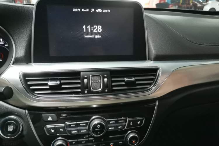 Used GAC Trumpchi GA8 2017 280T Deluxe Edition Audio And AC Panel