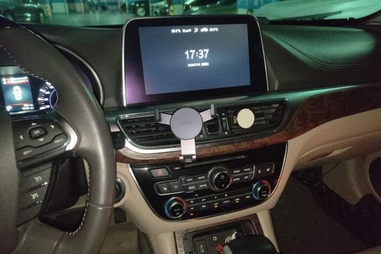 Used GAC Trumpchi GA8 2017 280T Deluxe Edition Audio And AC Panel