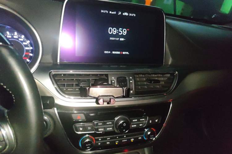 Used GAC Trumpchi GA8 2017 280T Deluxe Edition Audio And AC Panel