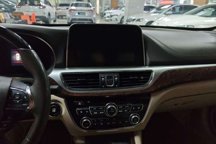 Used GAC Trumpchi GA8 2017 280T Deluxe Edition Audio And AC Panel