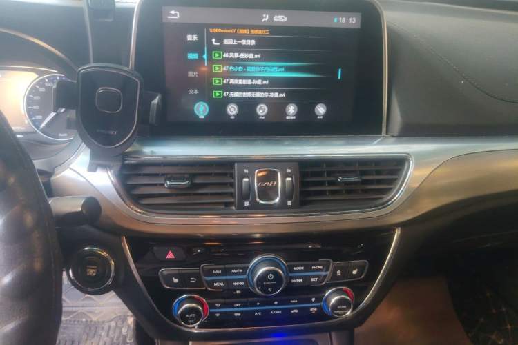 Used GAC Trumpchi GA8 2017 320T Luxury Edition Audio And AC Panel