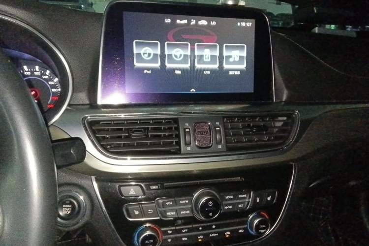 Used GAC Trumpchi GA8 2017 280T Deluxe Edition Audio And AC Panel