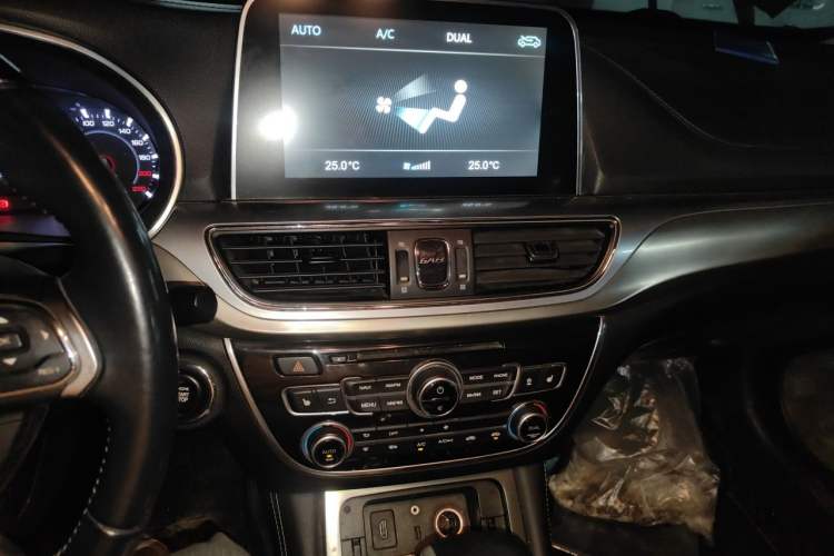 Used GAC Trumpchi GA8 2017 280T Deluxe Edition Audio And AC Panel