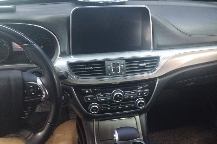 Used GAC Trumpchi GA8 2017 280T Deluxe Edition Audio And AC Panel