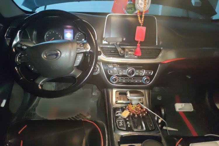 Used GAC Trumpchi GA8 2017 280T Deluxe Edition Center Console