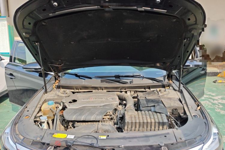Used GAC Trumpchi GA8 2017 320T Luxury Edition Engine Bay