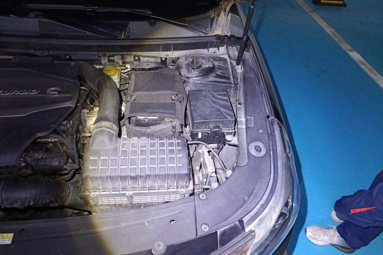 Used GAC Trumpchi GA8 2017 280T Deluxe Edition Engine Bay Left