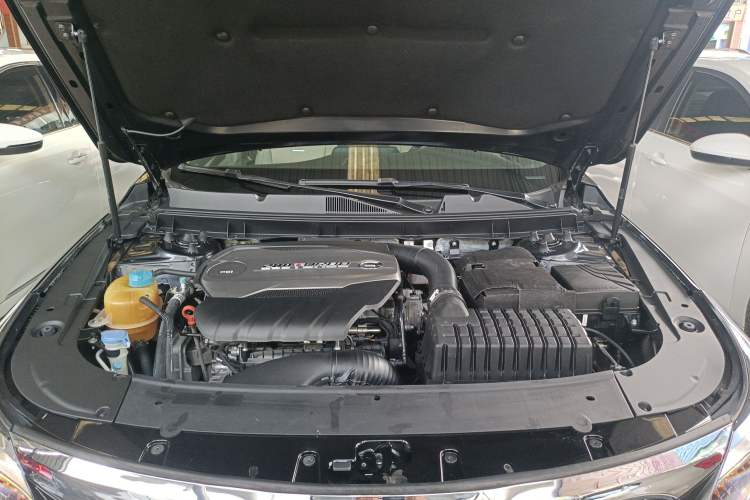 Used GAC Trumpchi GA8 2017 280T Executive Edition Engine Bay