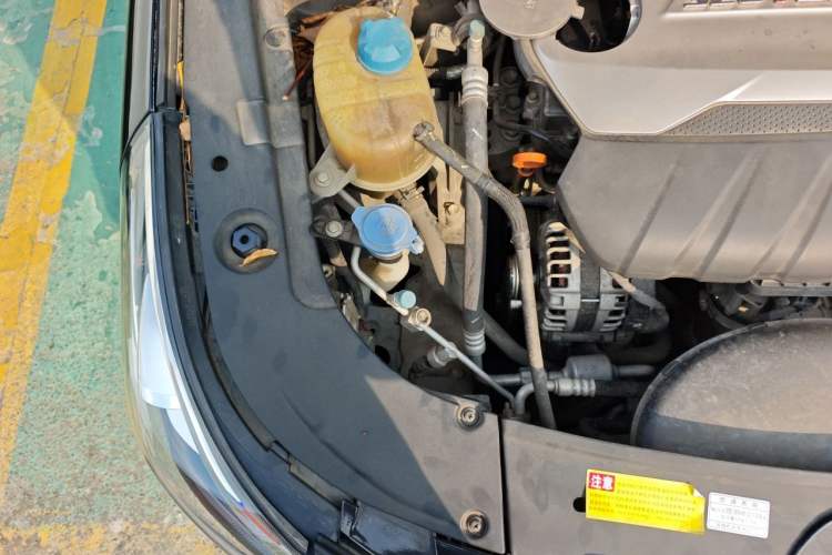 Used GAC Trumpchi GA8 2017 320T Luxury Edition Engine Bay Right
