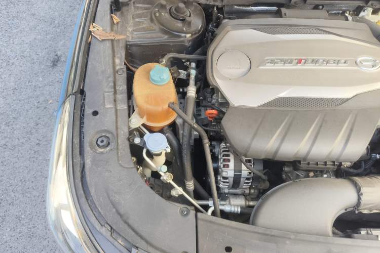 Used GAC Trumpchi GA8 2017 320T Luxury Edition Engine Bay Right