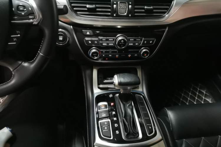 Used GAC Trumpchi GA8 2017 280T Deluxe Edition Gear Lever